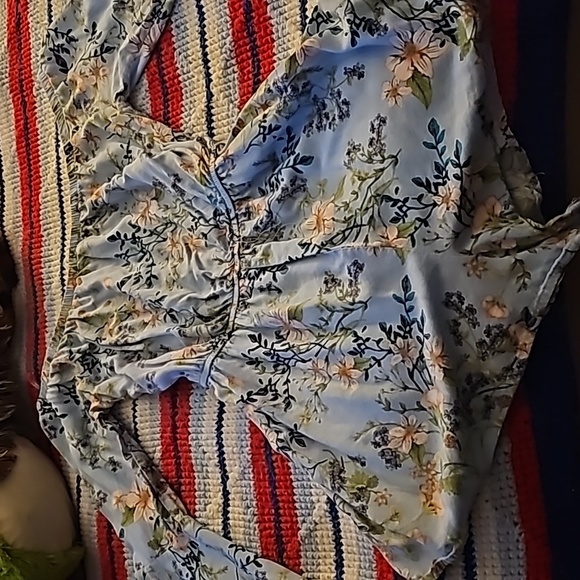 Brand is No Comment, size L, blue floral romper. - Picture 4 of 4